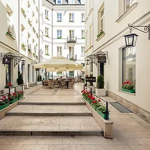 St. Andrew's Palace Lägenhetshotell Warszawa